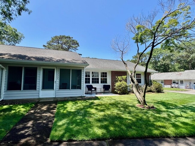 Primary Photo - 126 Exmore Ct