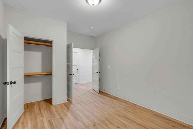 Building Photo - 1923 Sutton Ct