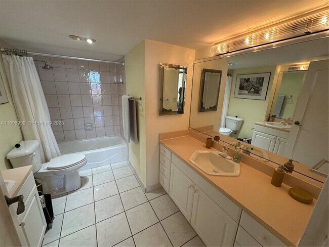 Building Photo - 555 NE 15th St