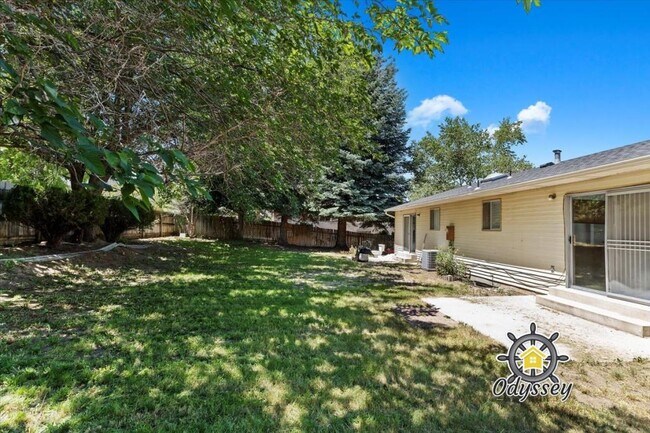 Building Photo - 2066 E 10095 S