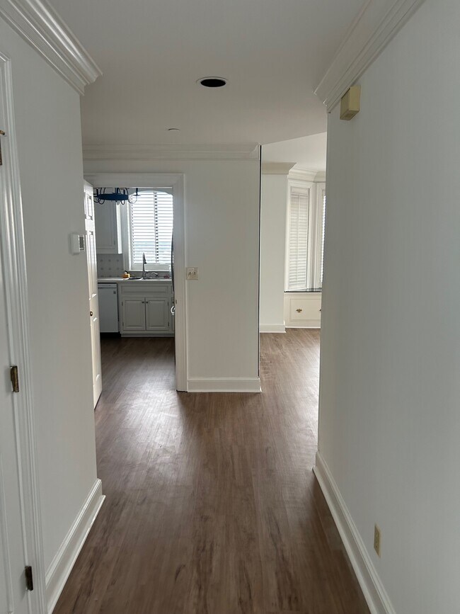 Building Photo - 7505 River Rd