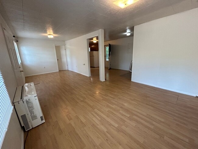 Building Photo - Large 2 Bed 1 Bath House with Fenced Yard and Washer Dryer Hookups