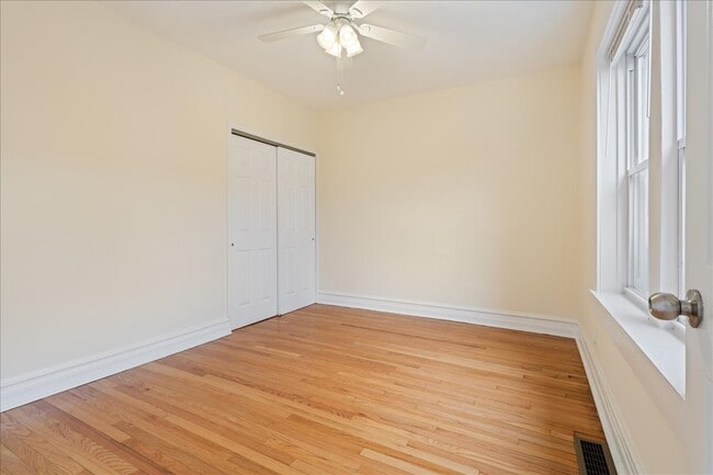 Building Photo - 2525 W Ardmore Ave