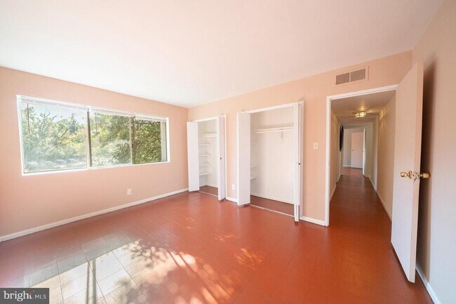 Building Photo - 5801 Quantrell Ave