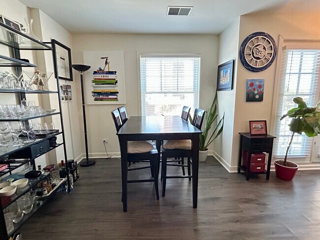 Building Photo - 1849 Green Bay Rd