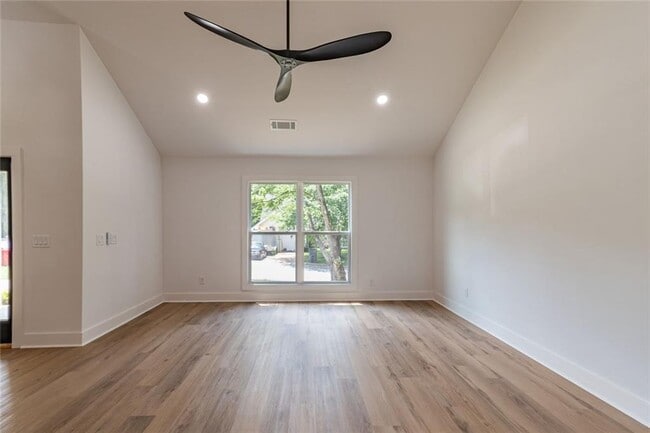 Building Photo - 2601 Garland Way