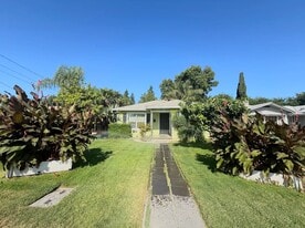 Building Photo - 3021 Oleander Ave