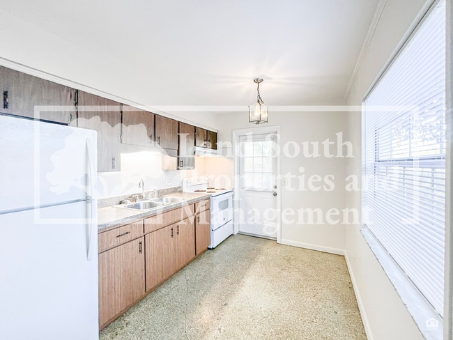 Building Photo - 5852 Olender Dr