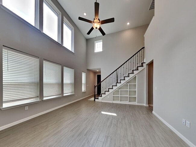 Building Photo - 251 Novacek St