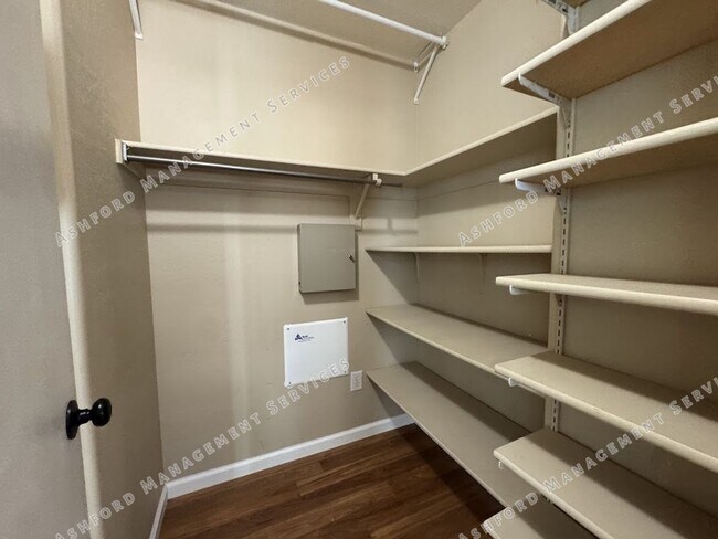 Building Photo - Contemporary Phoenix Living – Spacious 3BR...
