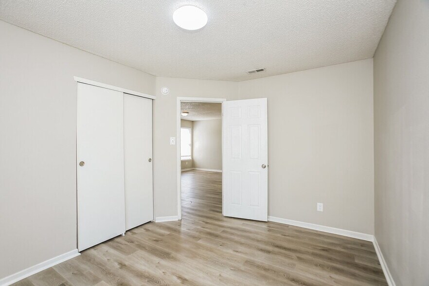Building Photo - 10214 Yosemite Ln
