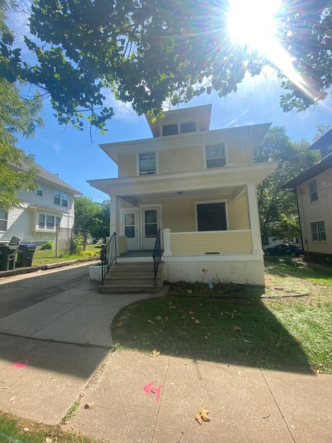 Primary Photo - 714 N Van Buren St