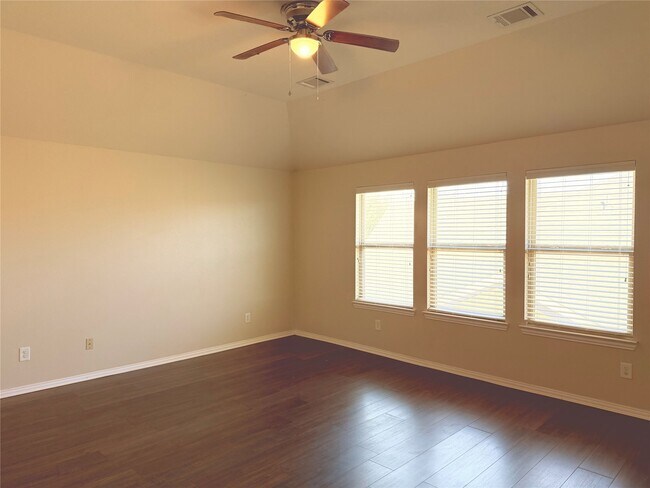 Building Photo - 29015 Davenport Dr