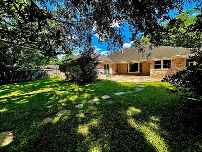 Building Photo - 3007 Broadmoor Dr
