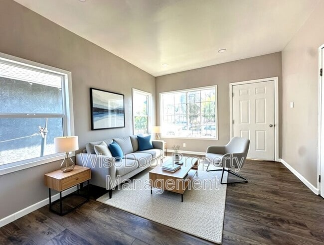 Building Photo - 155 W 43rd St