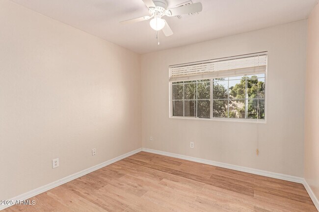 Building Photo - 10908 W Frier Dr