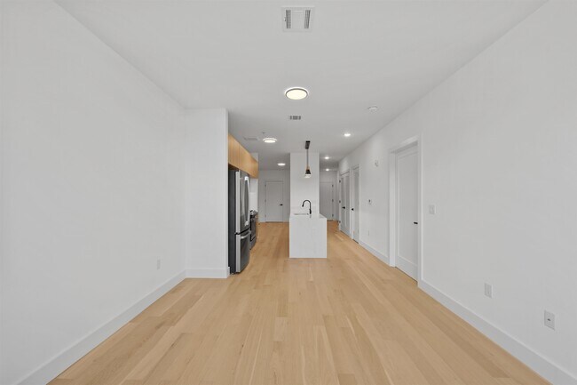 Building Photo - 649 38th St