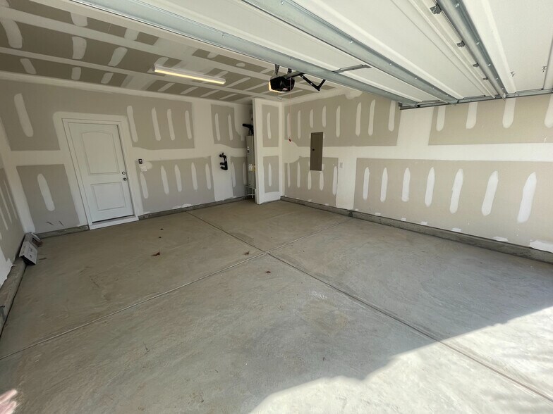 Building Photo - Room in House on Lavender Meadows Ct