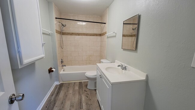 Building Photo - Nice 2bed/ 1 bath in Sarasota ~ Tallevast ...