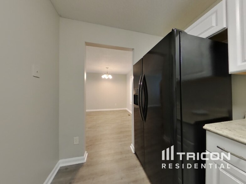 Building Photo - 622 Meadows Ct