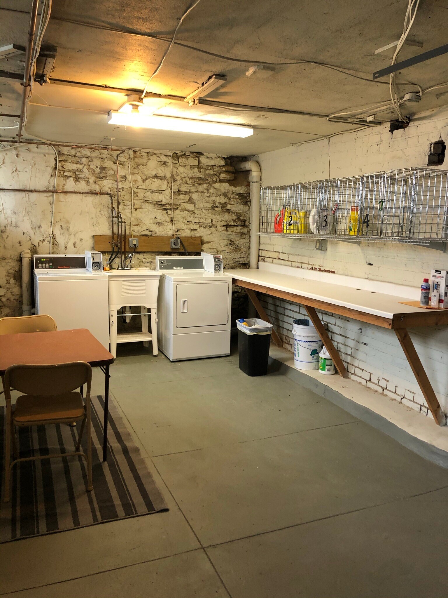 full laundry - 4210 Langland St