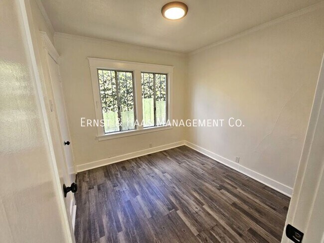 Building Photo - 1306 E Hellman St