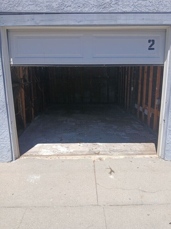 Building Photo - 560