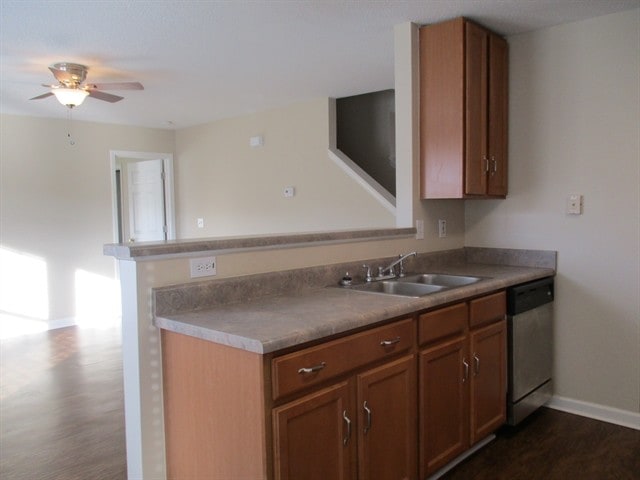 Building Photo - 611 Westbury Way