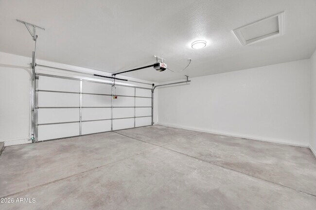 Building Photo - 8876 W Bluefield Ave