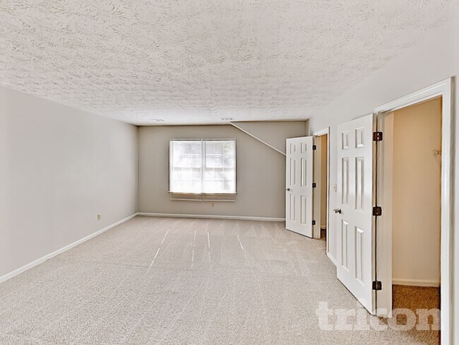 Building Photo - 1720 Ridgefield Dr