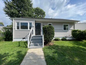 Building Photo - NOW AVAILABLE - 3 Bedroom, 1 Bath Home Ne...