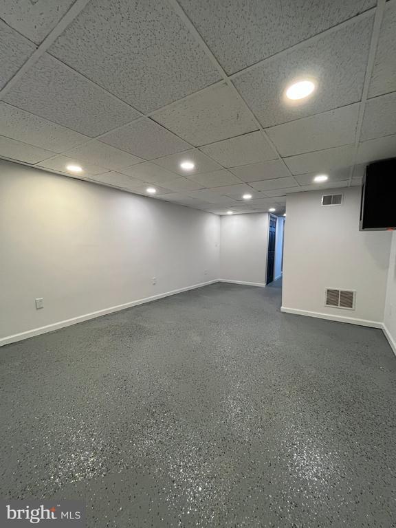 Building Photo - 5856 Walton Ave