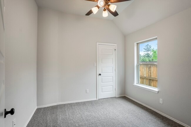Building Photo - 334 Topper Pines Dr