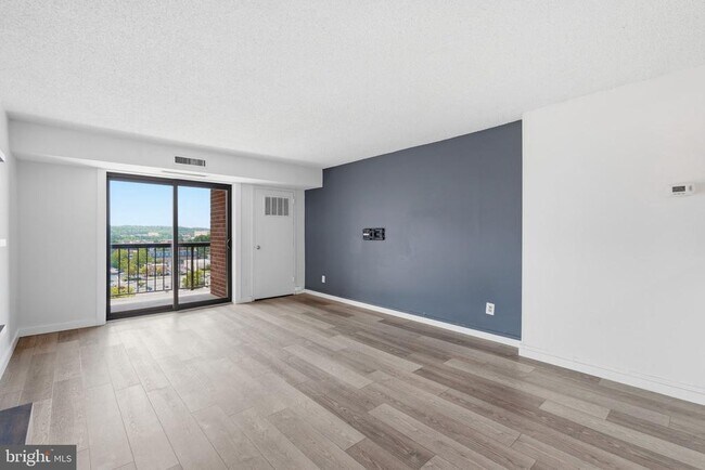 Building Photo - 200 N Pickett St