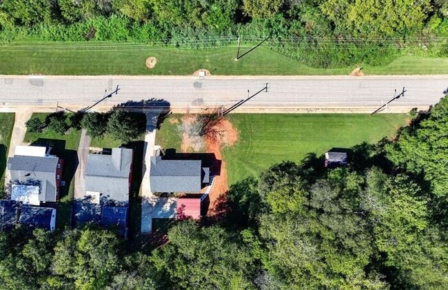 Building Photo - Stunningly Renovated 3BD/1BA Single Family Home in Newton, NC!