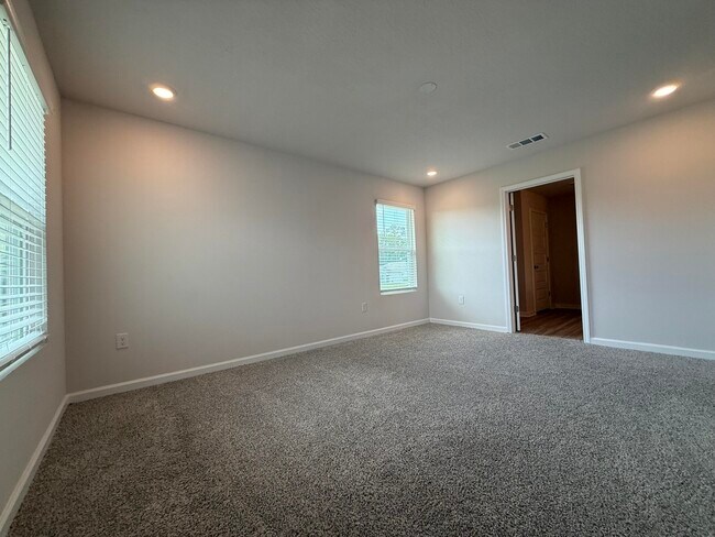 Building Photo - 2800 Tallgrass Ct