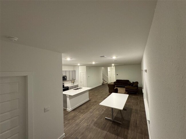 Building Photo - 204 James River Dr