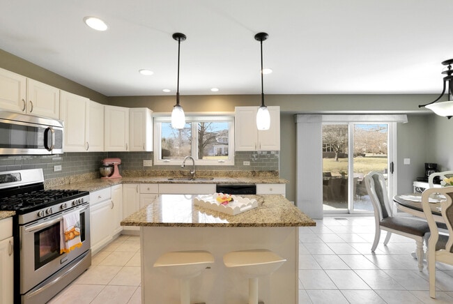 Building Photo - 2655 Molitor Rd