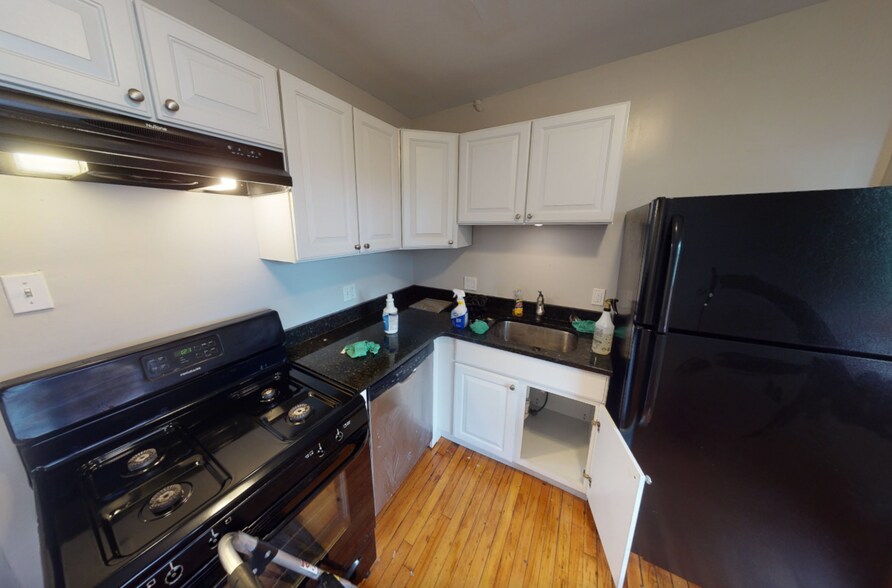 Building Photo - 49 Hancock St