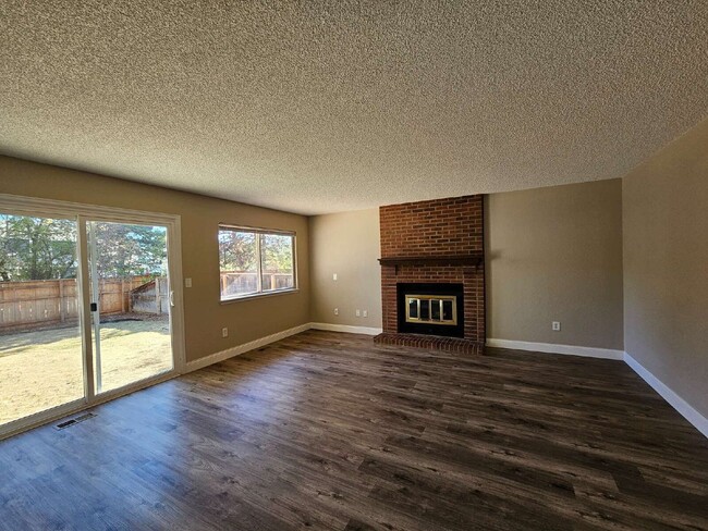 Building Photo - 180 Prairie Ridge Rd