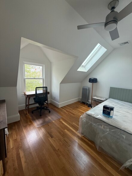 Building Photo - 96 Munroe St