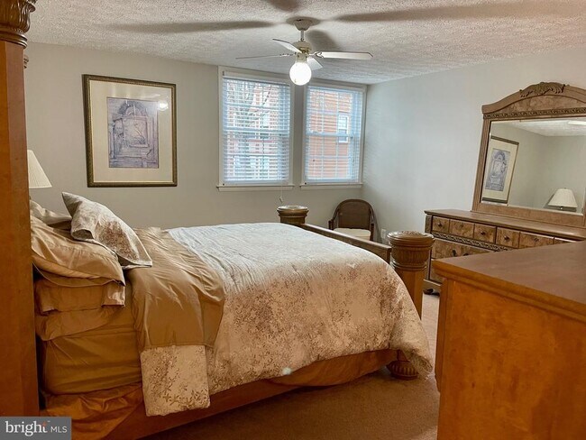 Building Photo - 7 Friendswood Ct