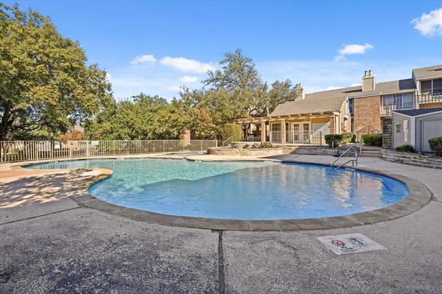 Building Photo - 3550 Country Square Dr