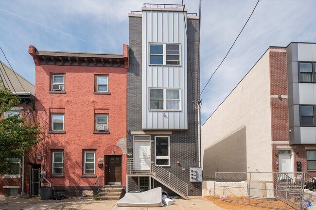 Building Photo - 1521 W Seybert St