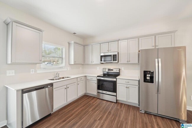 Building Photo - 460 Troubadour Ln