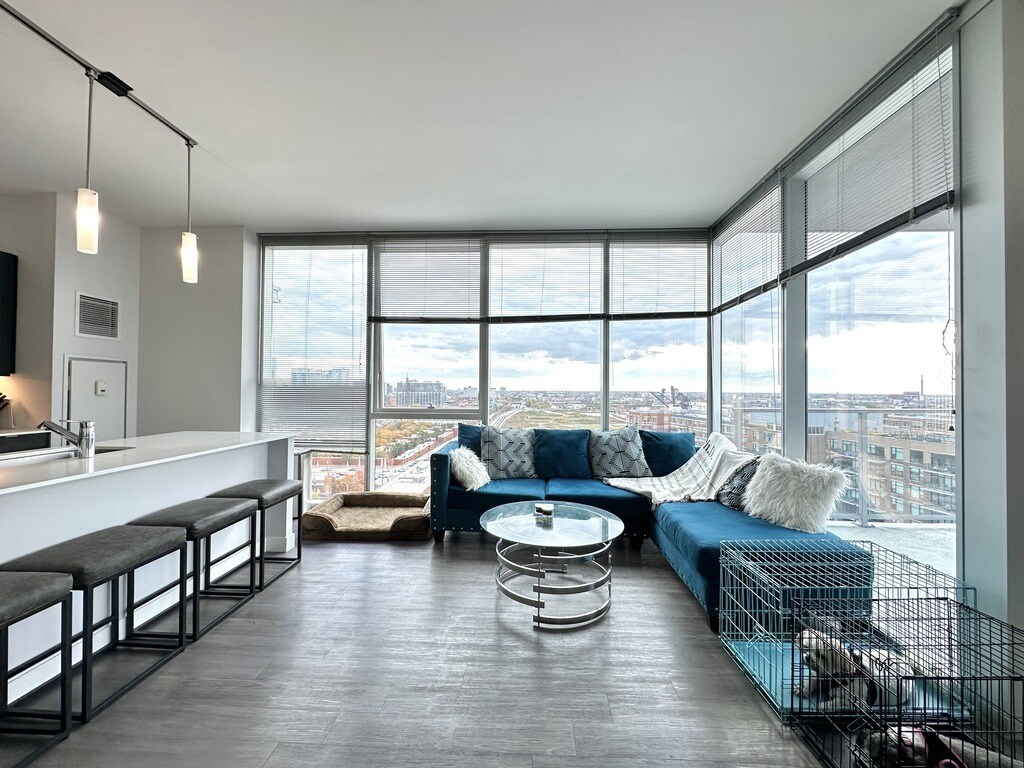 Building Photo - 1000 S Clark St