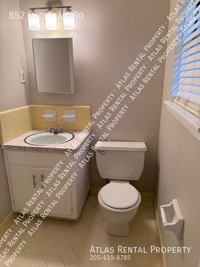 Building Photo - 852 Old Trail Rd