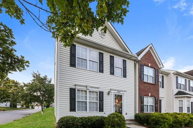 Building Photo - Beautiful Townhome Available for Rent