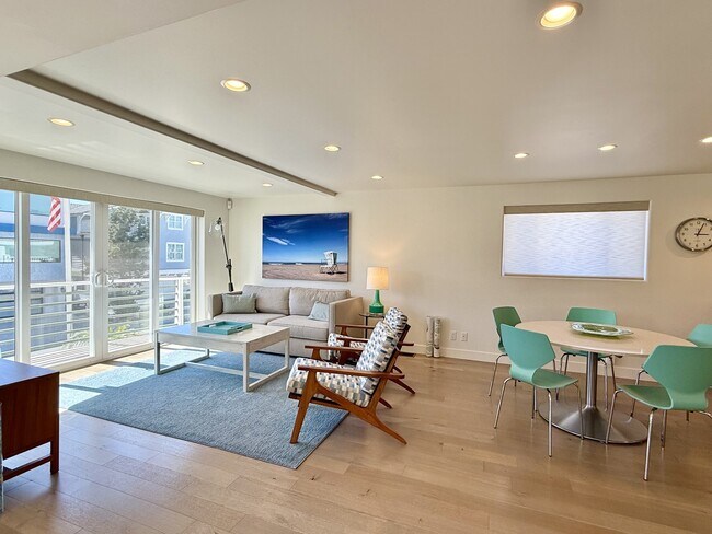 Building Photo - 3744 Ocean Dr