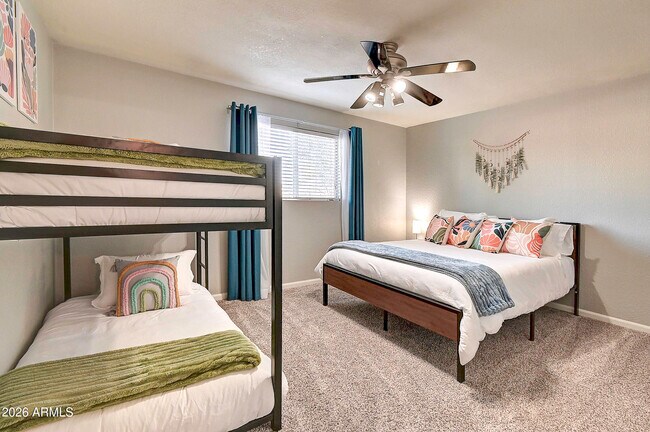 Building Photo - 1027 W 19th St